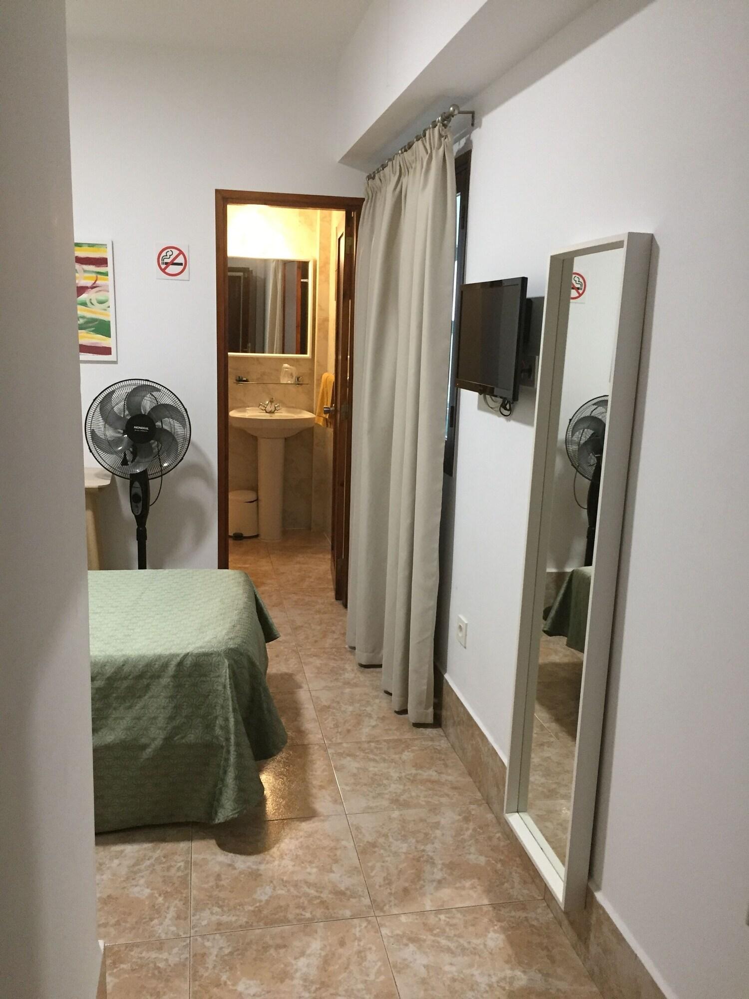 Hostal Residencia Cardona Arrecife  Extérieur photo