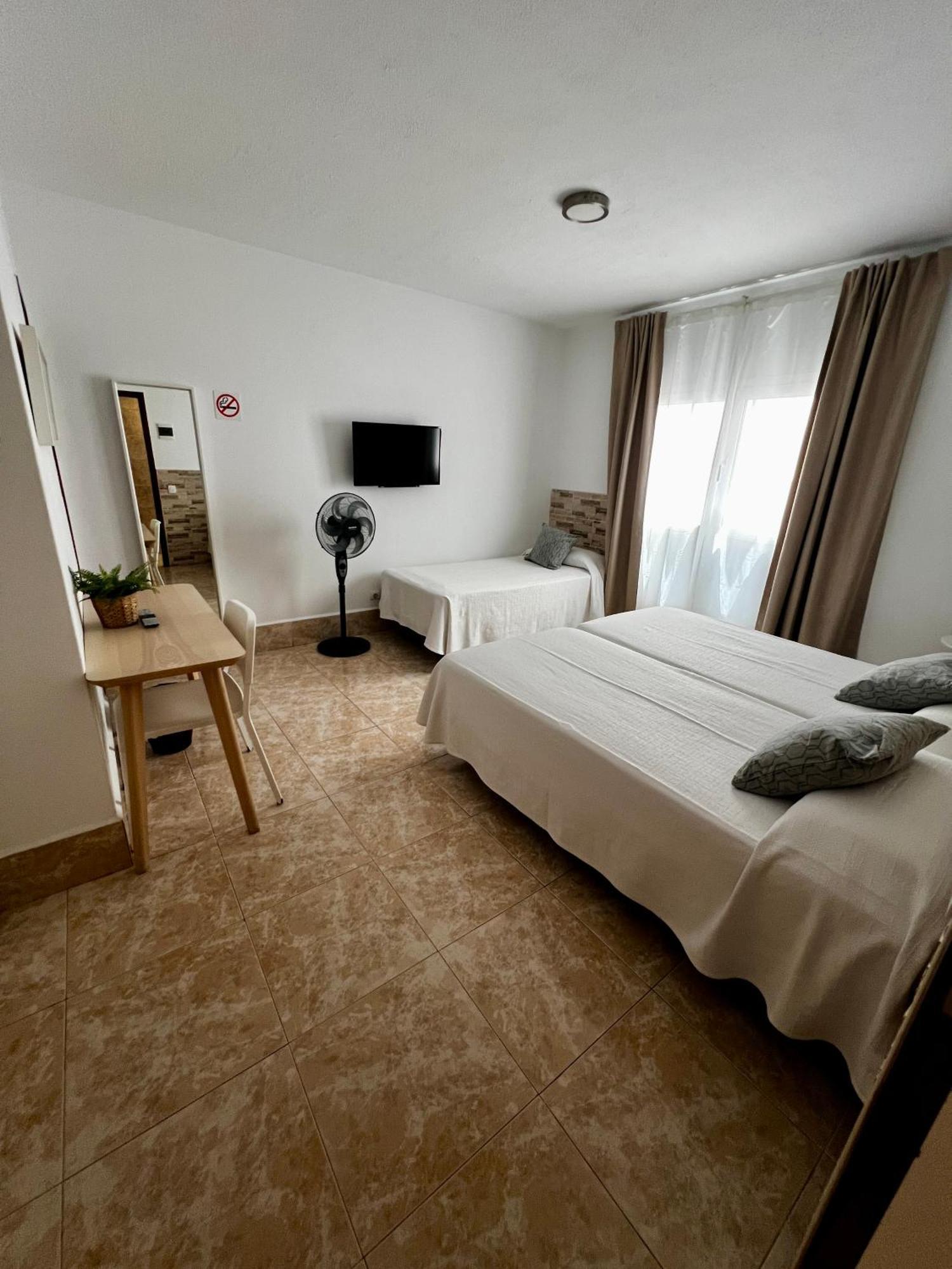 Hostal Residencia Cardona Arrecife  Extérieur photo