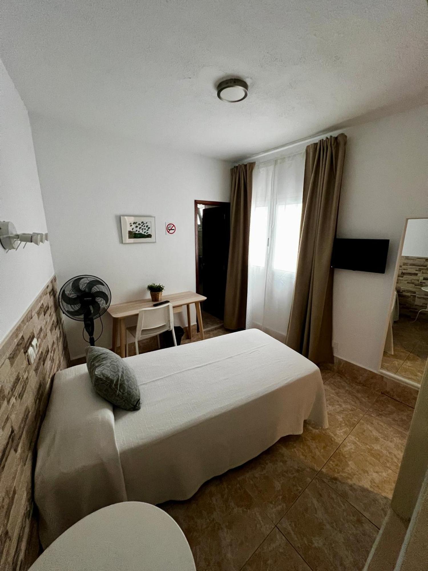 Hostal Residencia Cardona Arrecife  Extérieur photo