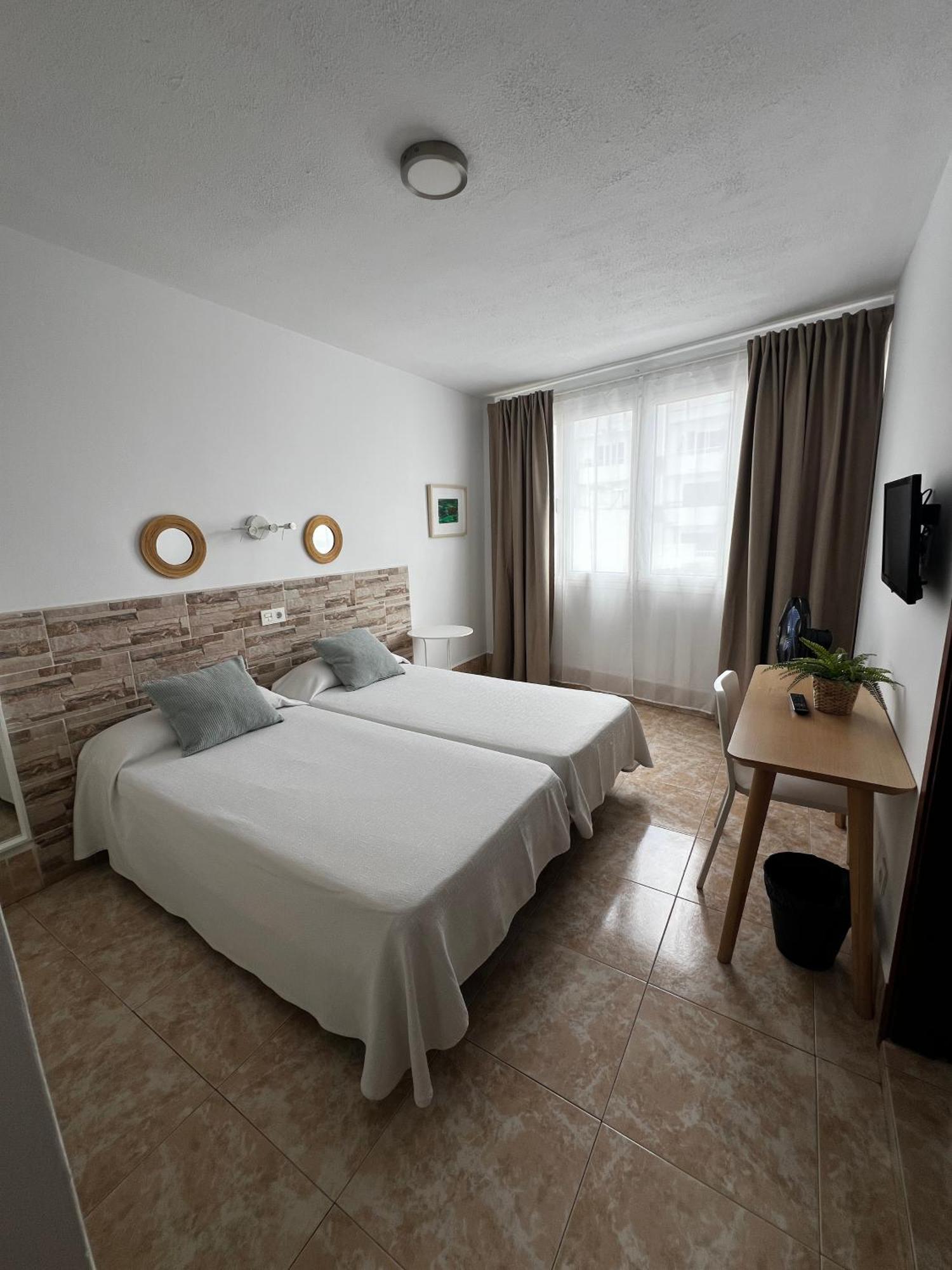 Hostal Residencia Cardona Arrecife  Extérieur photo